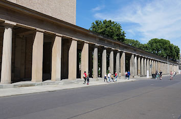 Säulengang auf der Museumsinsel Berlin