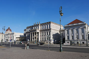 Unter den Linden Berlin mit Kronprinzenpalais