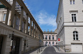 Am Kronprinzenpalais in Berlin