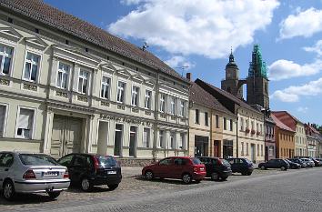 Große Straße mit Nikolaikirche in Jüterbog