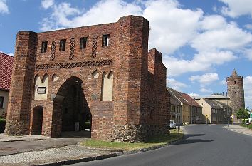 Neumarkttor und Eierturm in Jüterbog