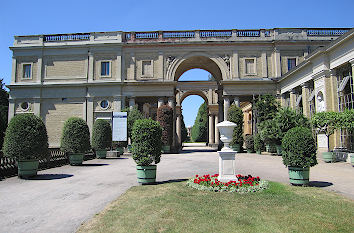 Durchgang am Orangerieschloss Sanssouci