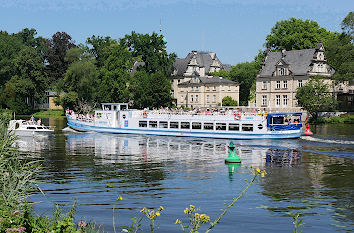 Ausflugsschiff vor Jagdschloss Glienicke