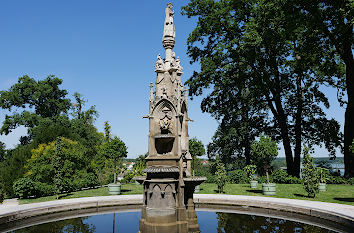 Brunnen am Schloss Babelsberg