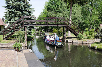 Spreewaldkahn mit Touristen im Spreewald