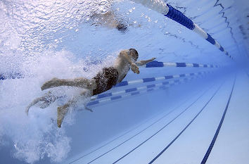 Sport in der Schwimmhalle