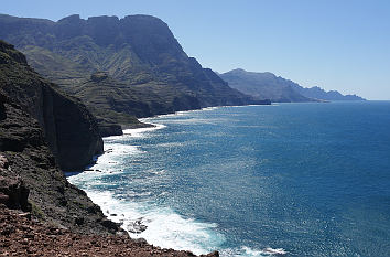 Küste mit Roque Faneque auf Gran Canaria