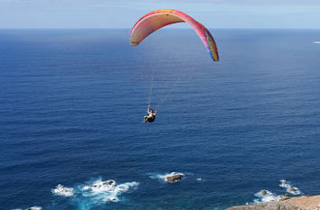 Gleichschirmflieger am Alto del Ricón auf Gran Canaria