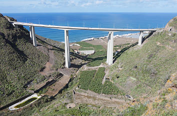 Autobahnbrücke auf Gran Canaria