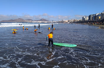 Unterricht Wellenreiten Playa de Las Canteras in Las Palmas de Gran Canaria