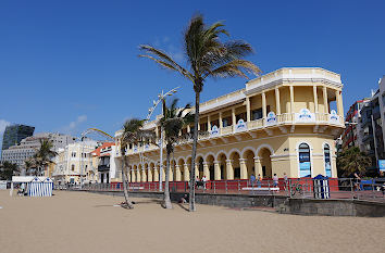 Playa de Las Canteras in Las Palmas de Gran Canaria