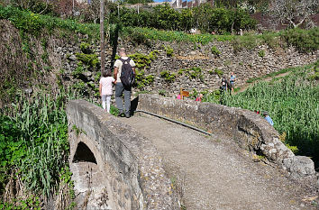 Wanderweg mit Brücke auf Gran Canaria