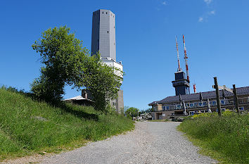 Wanderweg und Sendeturm Großer Feldberg Taunus
