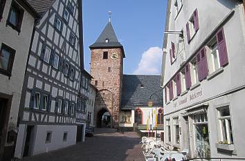 Hirschhorn Hauptstraße mit Kirchturm als Stadttor
