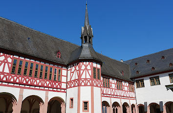 Klausurgebäude Kreuzgarten Kloster Eberbach