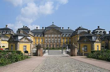 Schloss Arolsen mit Wachhäuschen