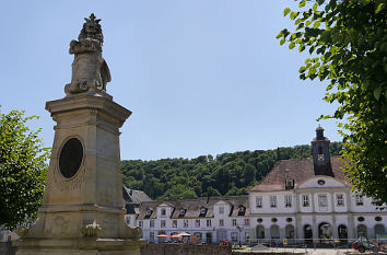 Hessischer Löwe und Rathaus Bad Karlshafen