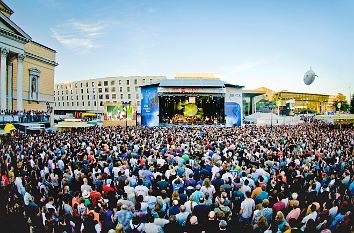 Bühne beim Schlossgrabenfest Darmstadt