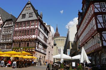 Römerberg Frankfurt: Blick zur Rotunde der Schirn