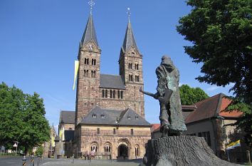 Fritzlarer Dom und Bonifatiusdenkmal