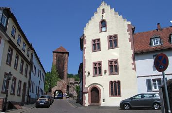 Holzgasse mit Holzturm in Gelnhausen