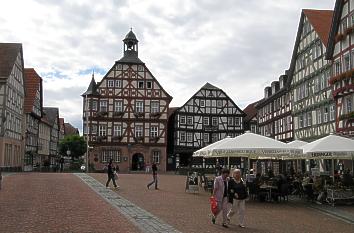 Marktplatz mit Rathaus in Grünberg