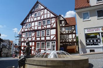 Besenmarkt mit Zisterne in Homberg (Efze)