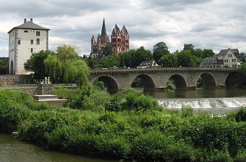 Alte Lahnbrücke und Dom in Limburg