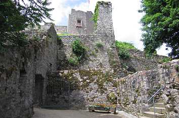 Vorburg und Burg in Lindenfels
