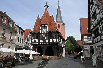 Marktplatz in Michelstadt mit spätgotischem Rathaus