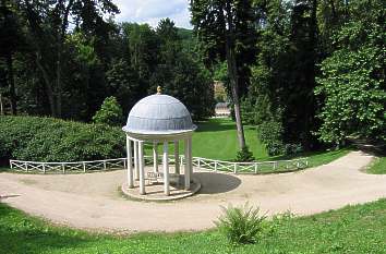 Efeutempel im Staatspark Fürstenlager