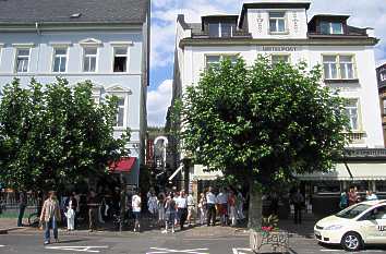 Beginn der Drosselgasse an der Rheinstraße