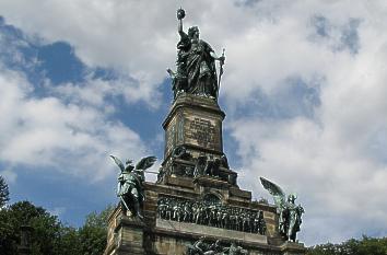 Quermania Hessen Rudesheim Am Rhein Niederwalddenkmal Germania Statue Mittelrhein Taunus Sehenswurdigkeiten Urlaub Und Ausflugsziele