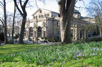 Kurpark mit Kurhaus in Wiesbaden