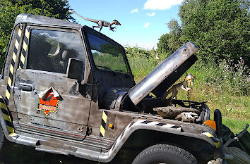 Verunglücktes Auto im Jurassic Park Usedom