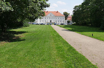 Schlossplatz Schloss Hohenzieritz