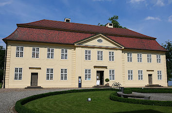 Kavaliersbau am Schloss Mirow