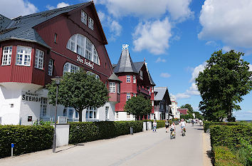 Strandpromenade mit Villen in Bansin