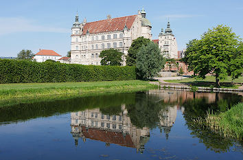 Wallgraben und Schloss Güstrow