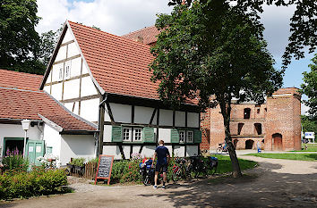 Fachwerkhäuser und Zingel Friedländer Tor Neubrandenburg