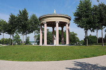 Hebetempel Schlosspark Neustrelitz