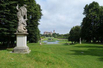 Sichtachse im Schlosspark Schloss Schwerin