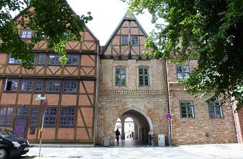 Rathaus Rückseite Schlachtermarkt in Schwerin