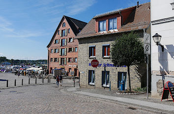 Historisches Speichergebäude am Hafen von Waren