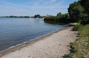 Strand von Waren beim Kurpark