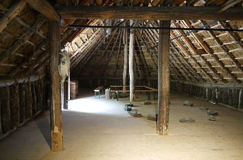 Bronzezeitliches Langhaus von innen