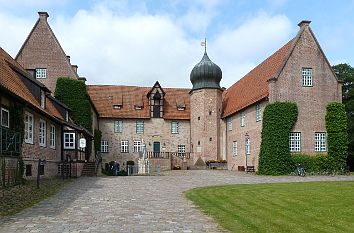 Burghof Burg Bederkesa