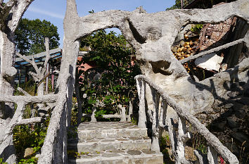 Gartenweg im Park von Iserhatsche