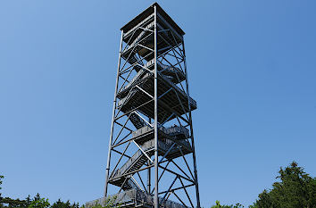 Aussichtsturm im Wildpark Schwarze Berge