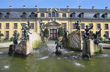 Brunnen vor Orangerie Großer Garten